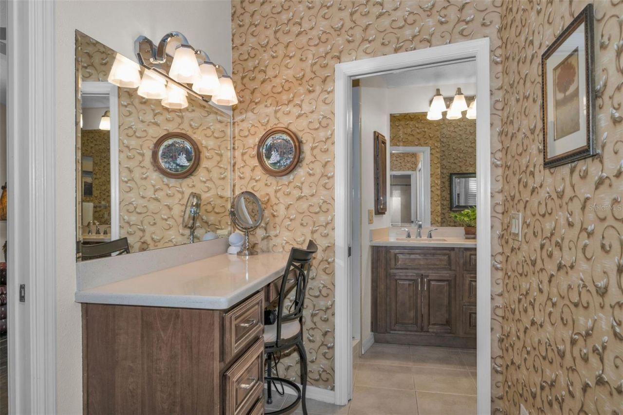 9904 Oaks Lane , Seminole, FL 33772 Photo