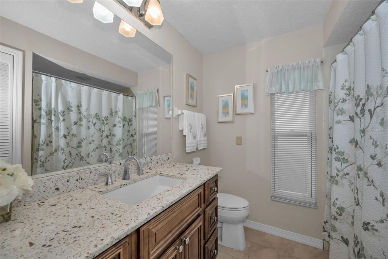 9904 Oaks Lane , Seminole, FL 33772 Photo