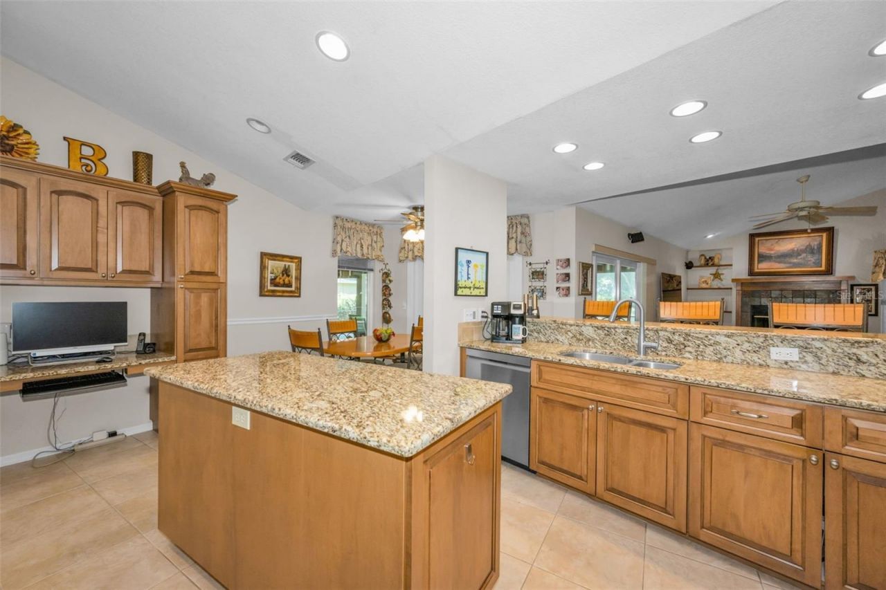 9904 Oaks Lane , Seminole, FL 33772 Photo