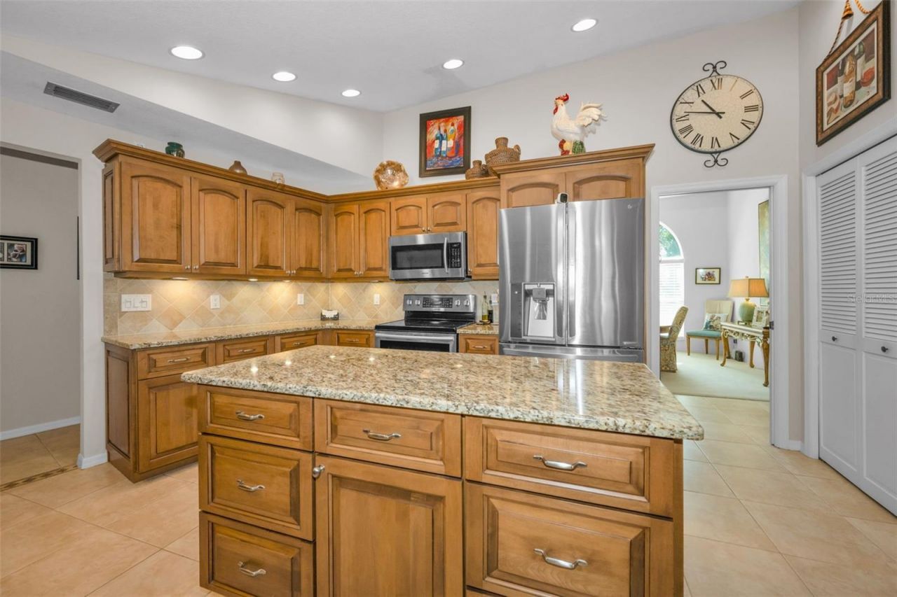 9904 Oaks Lane , Seminole, FL 33772 Photo