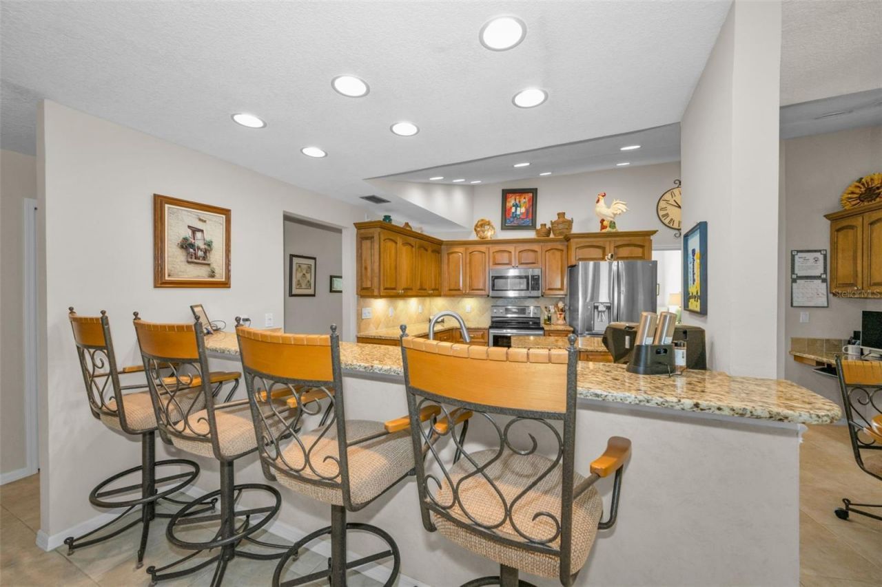 9904 Oaks Lane , Seminole, FL 33772 Photo