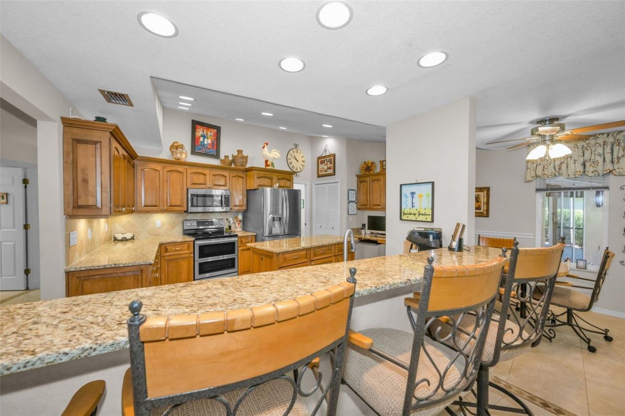 9904 Oaks Lane , Seminole, FL 33772 Photo