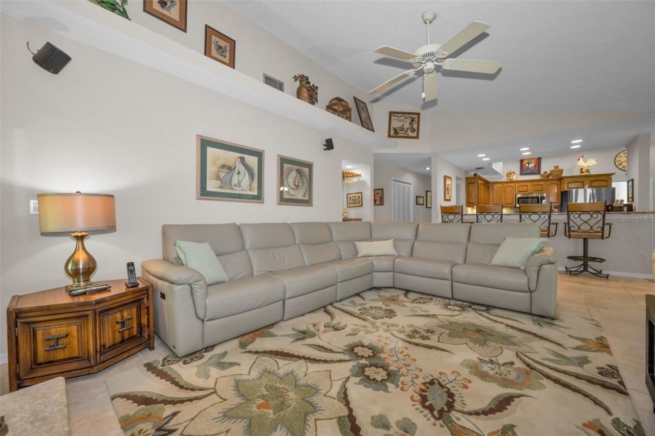 9904 Oaks Lane , Seminole, FL 33772 Photo