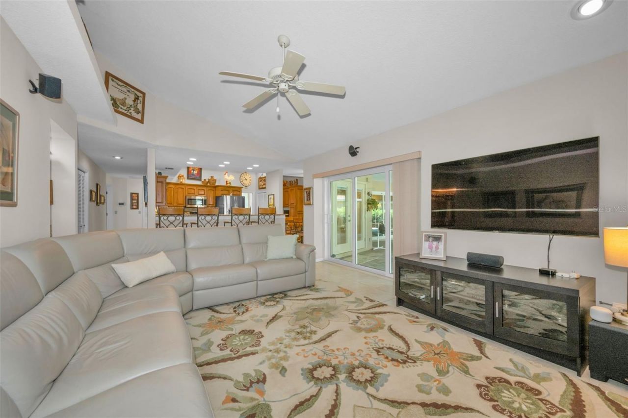 9904 Oaks Lane , Seminole, FL 33772 Photo