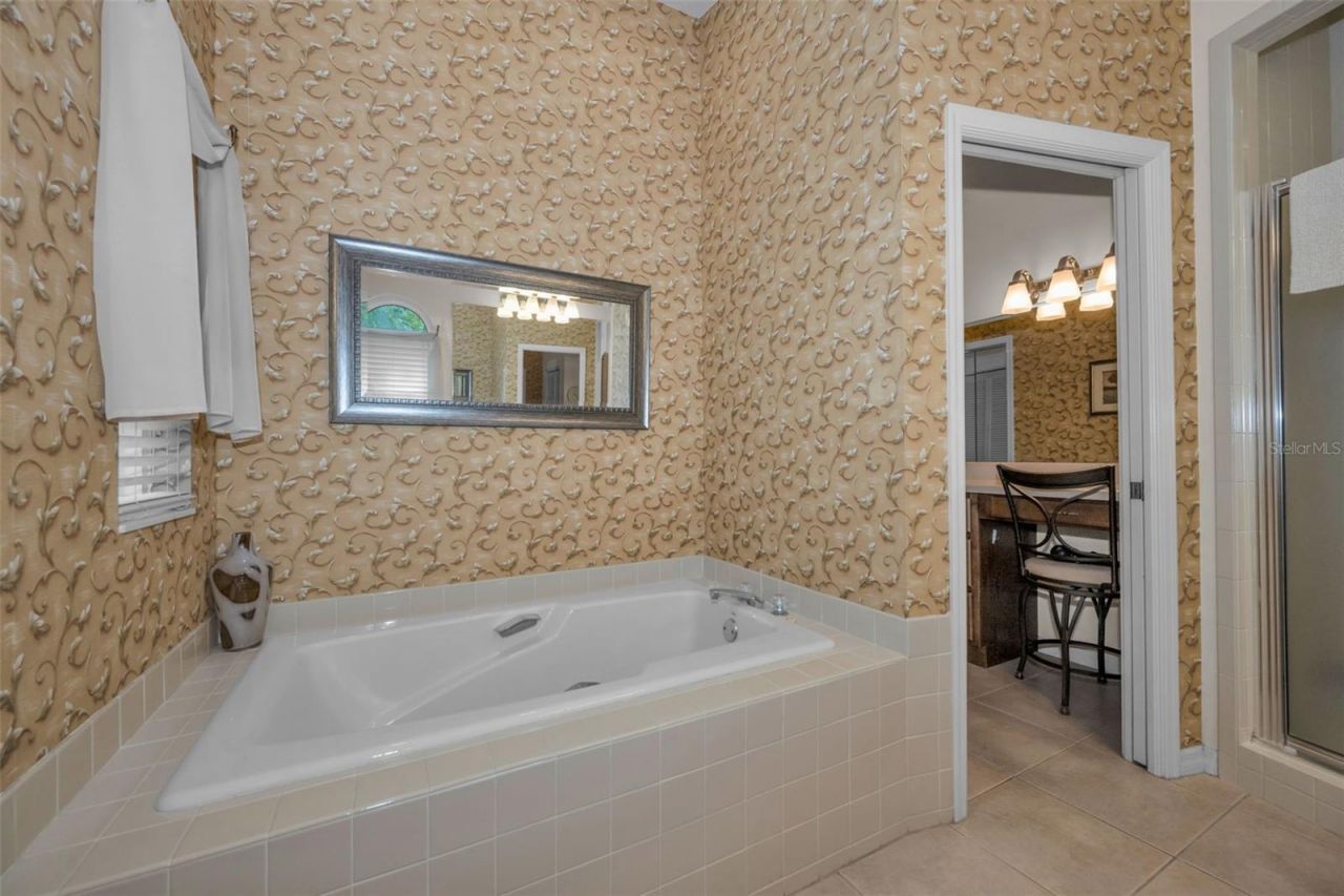 9904 Oaks Lane , Seminole, FL 33772 Photo