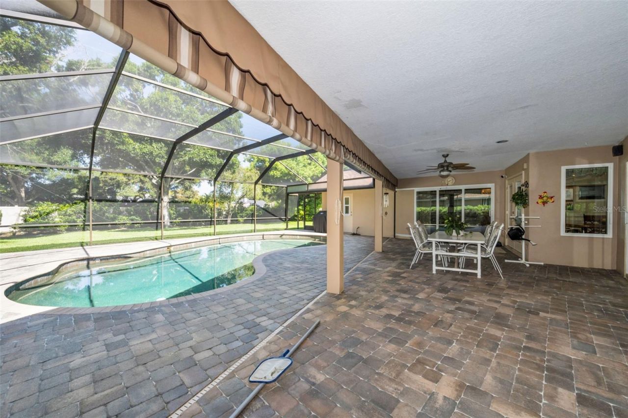 9904 Oaks Lane , Seminole, FL 33772 Photo