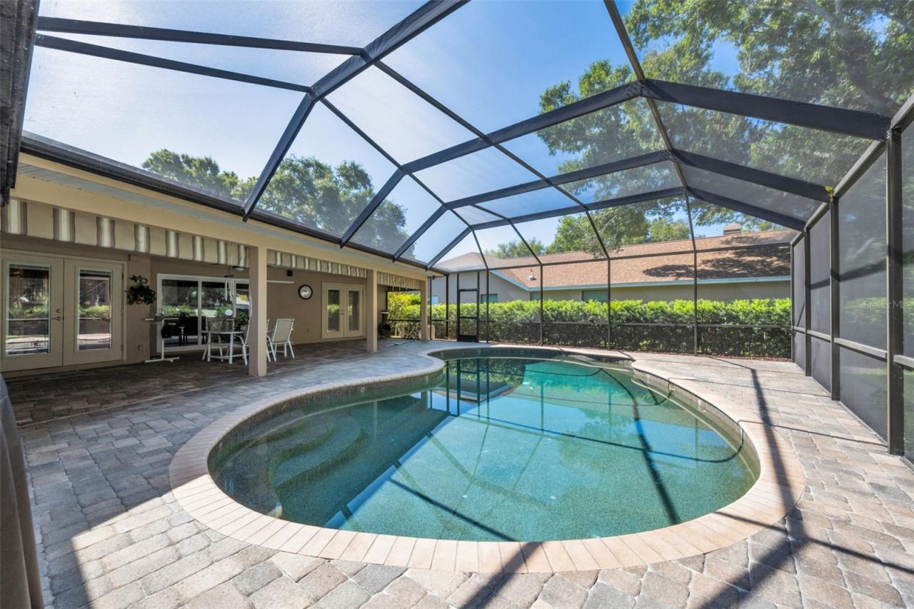 9904 Oaks Lane , Seminole, FL 33772 Photo