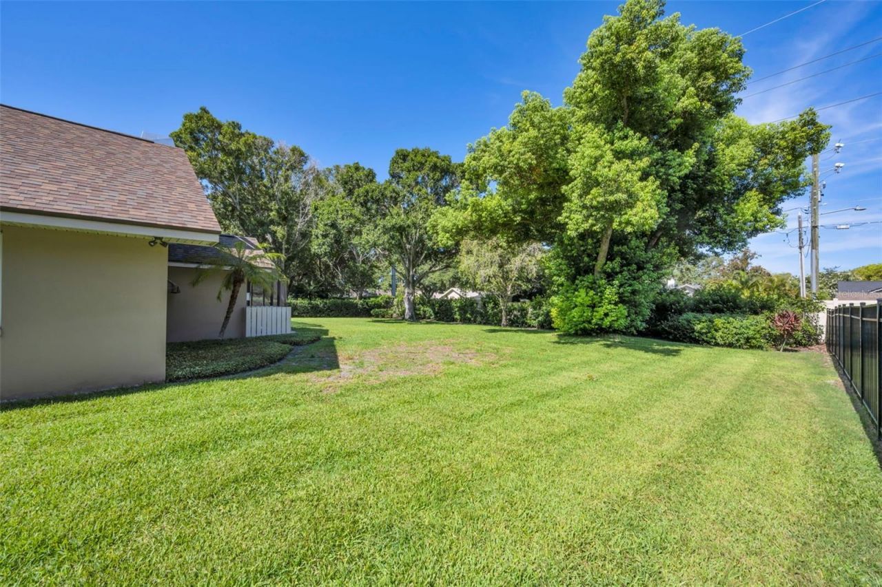 9904 Oaks Lane , Seminole, FL 33772 Photo