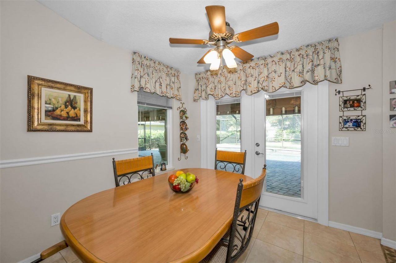 9904 Oaks Lane , Seminole, FL 33772 Photo