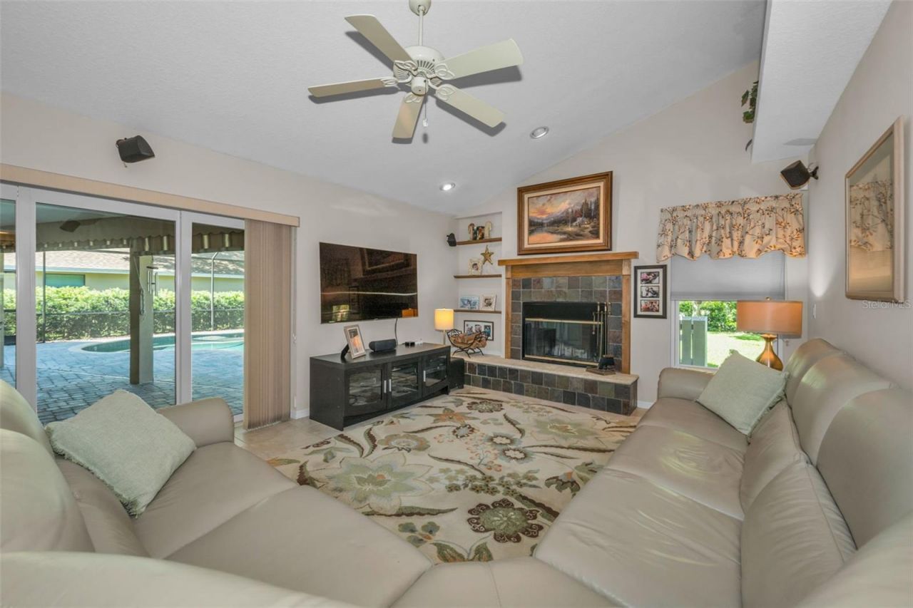 9904 Oaks Lane , Seminole, FL 33772 Photo