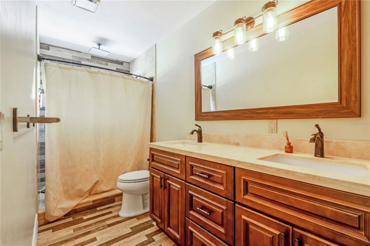 1375 Louis Court , Deland, FL 32720 Photo