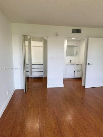 17021 N Bay Rd , Unit 509, Sunny Isles Beach, FL 33160 Photo