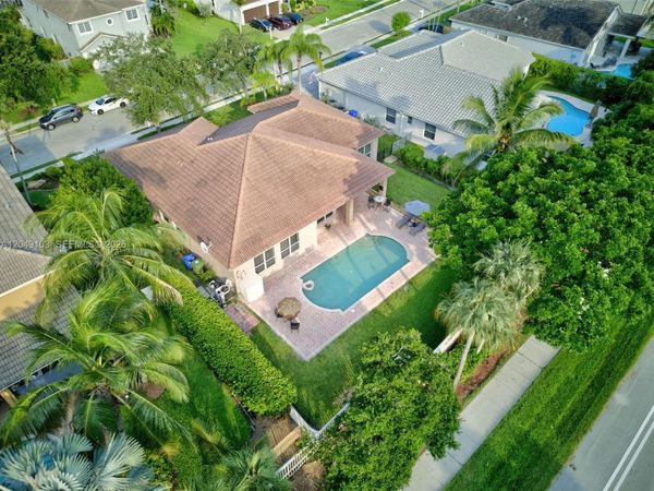 744 SW 159th Ln , Pembroke Pines, FL 33027
