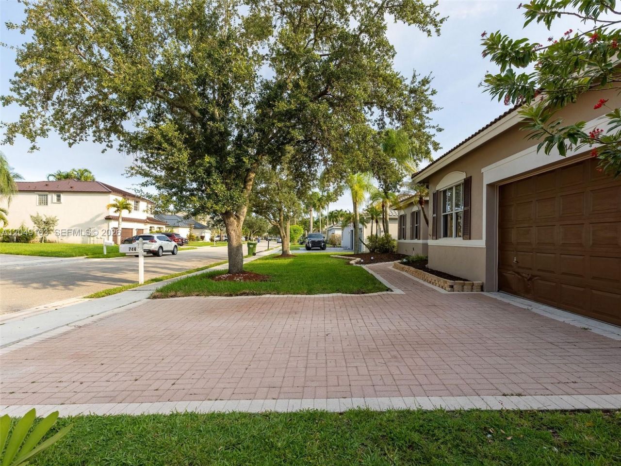 744 SW 159th Ln , Pembroke Pines, FL 33027 Photo