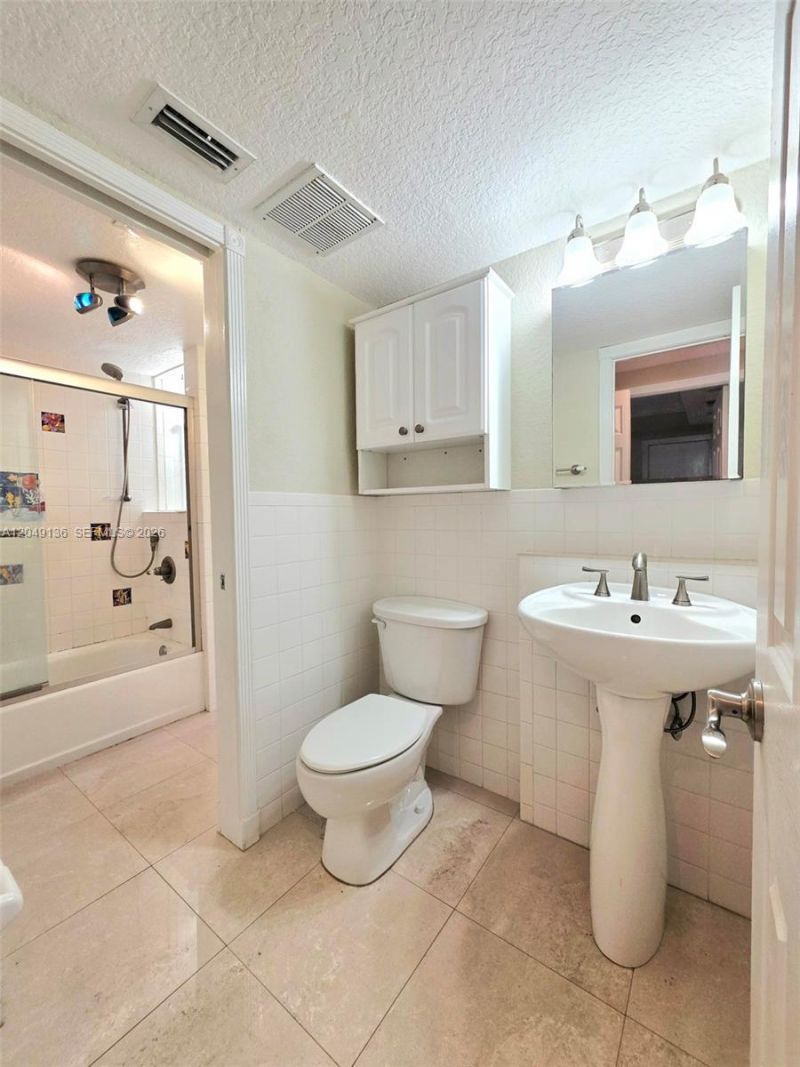 1400 NE 57th Ct , Unit 202, Fort Lauderdale, FL 33334 Photo