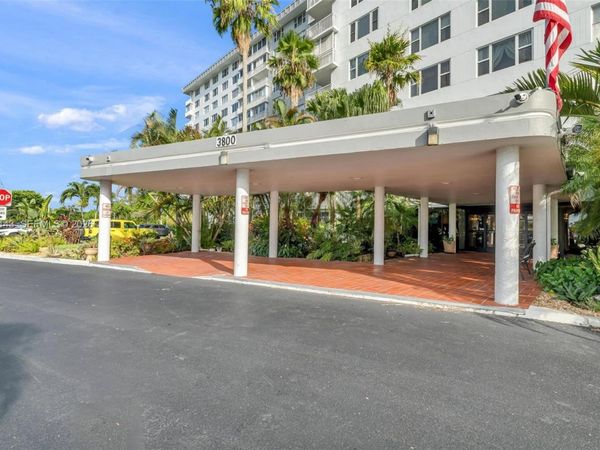 3800 Hillcrest Dr , Unit 422, Hollywood, FL 33021