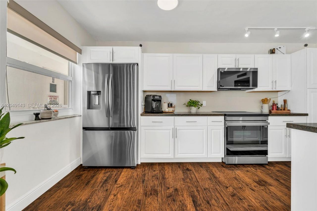 3800 Hillcrest Dr , Unit 422, Hollywood, FL 33021 Photo