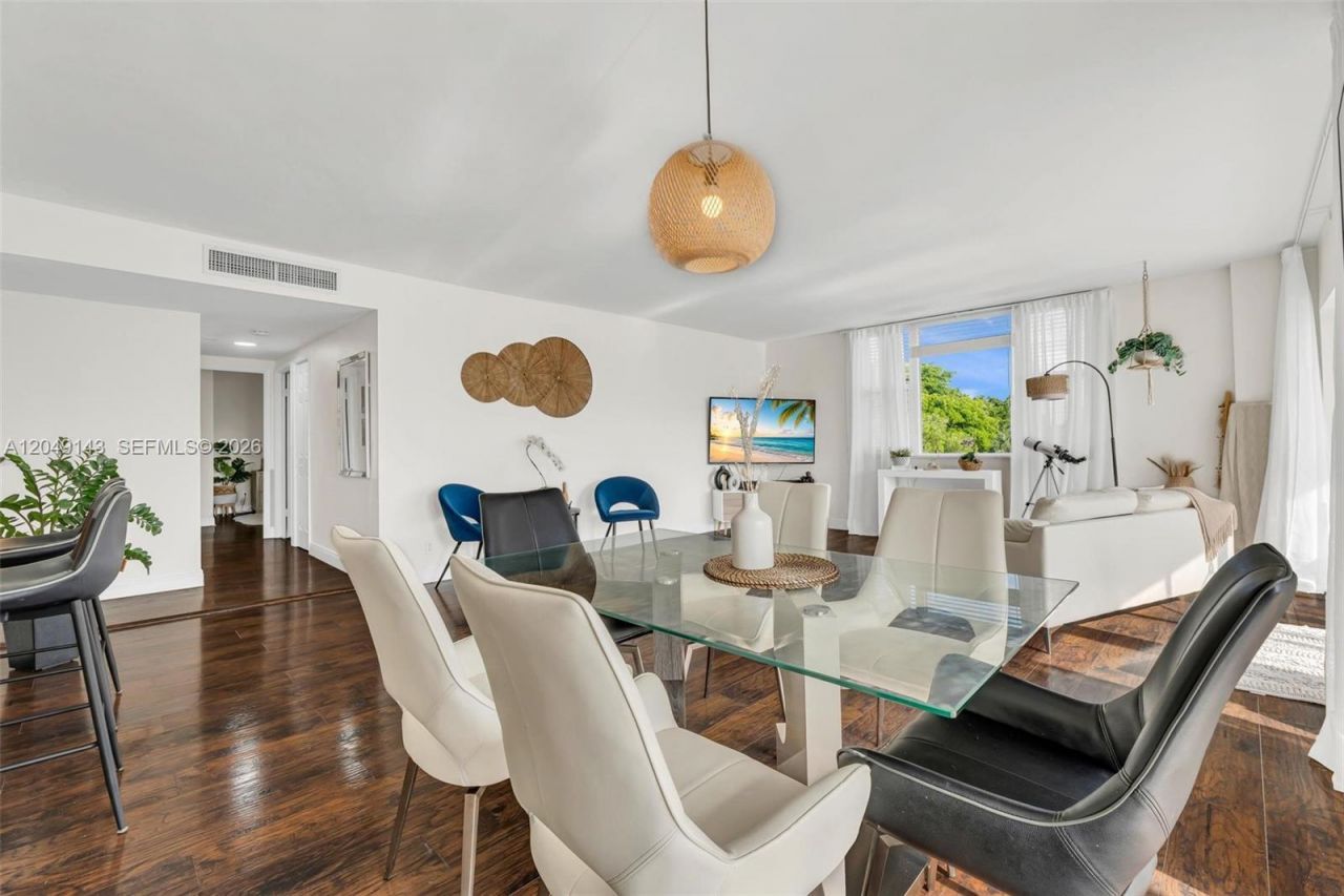 3800 Hillcrest Dr , Unit 422, Hollywood, FL 33021 Photo