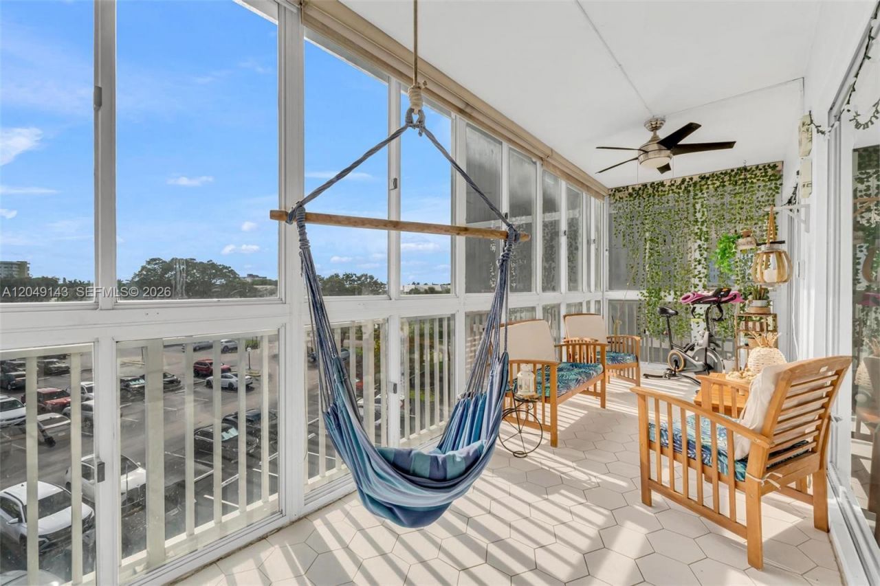 3800 Hillcrest Dr , Unit 422, Hollywood, FL 33021 Photo