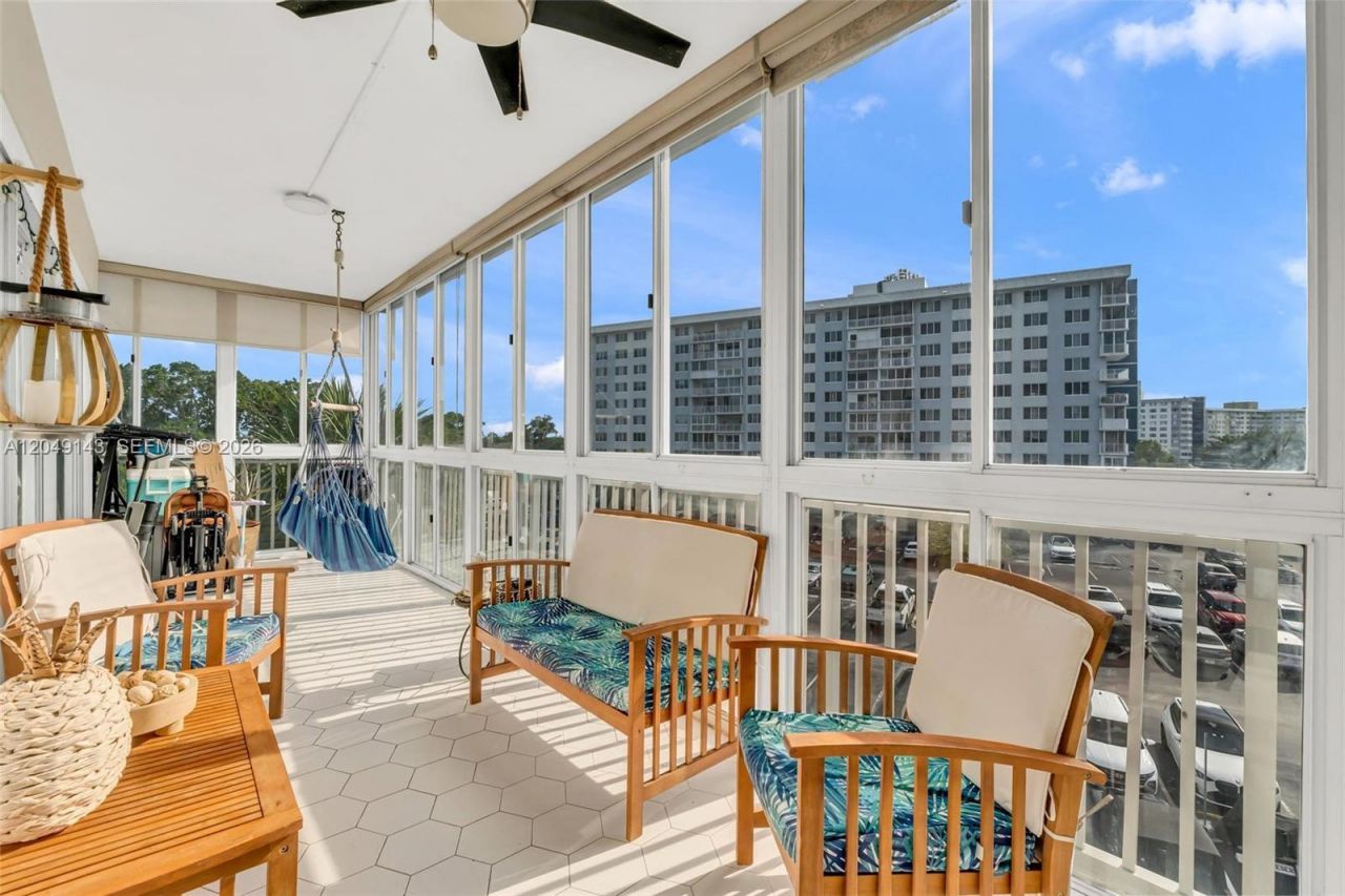 3800 Hillcrest Dr , Unit 422, Hollywood, FL 33021 Photo