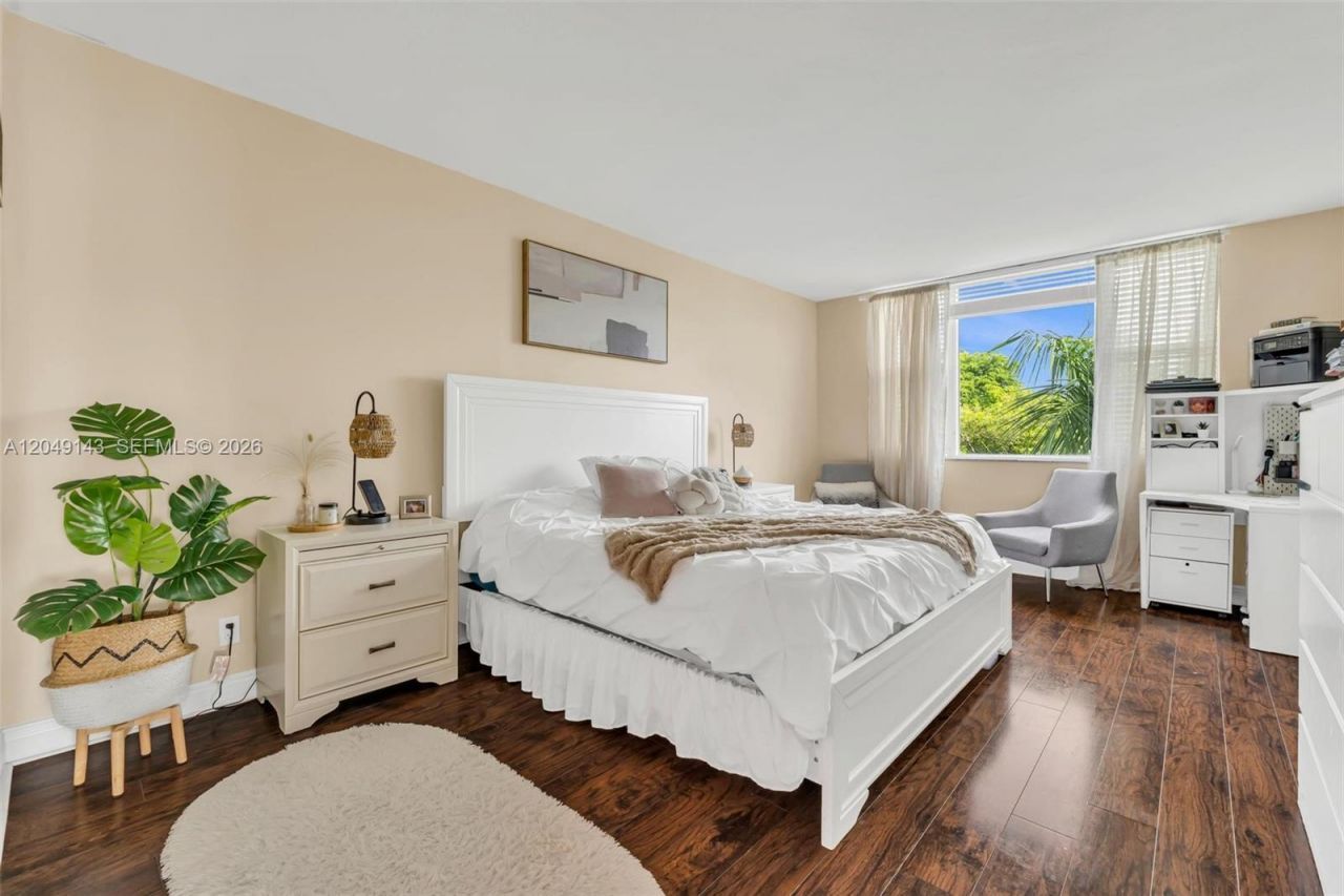 3800 Hillcrest Dr , Unit 422, Hollywood, FL 33021 Photo