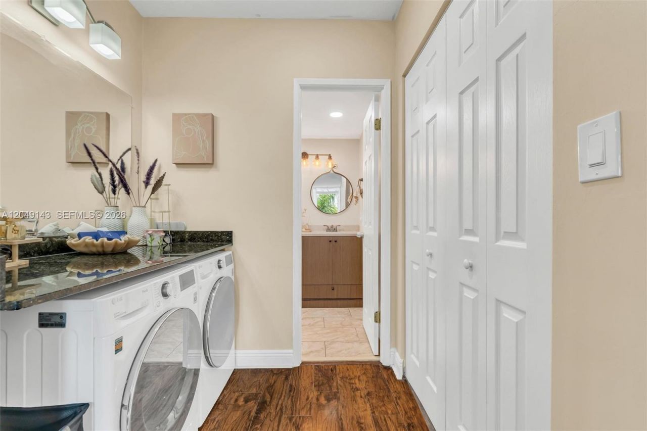 3800 Hillcrest Dr , Unit 422, Hollywood, FL 33021 Photo