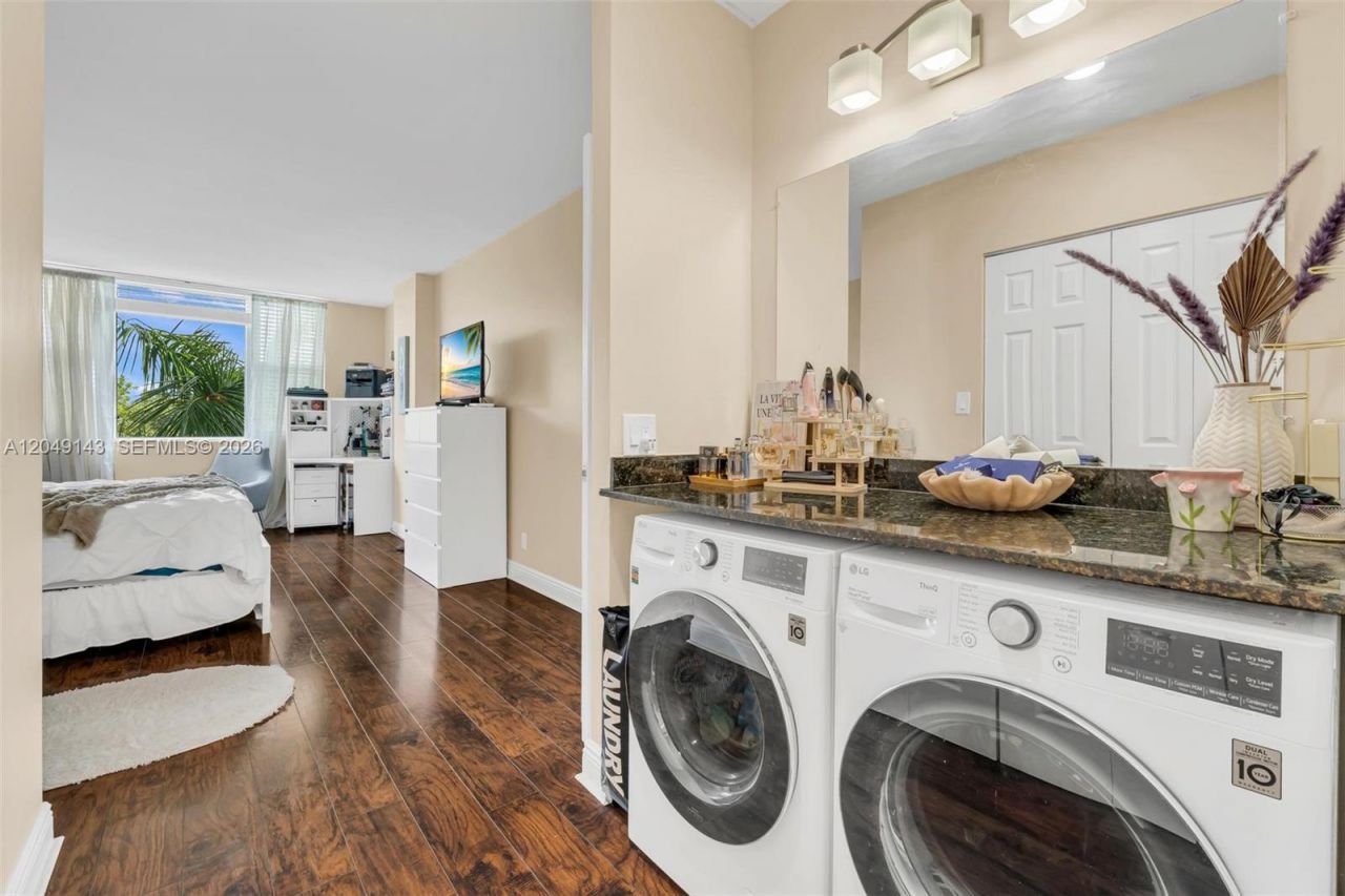 3800 Hillcrest Dr , Unit 422, Hollywood, FL 33021 Photo