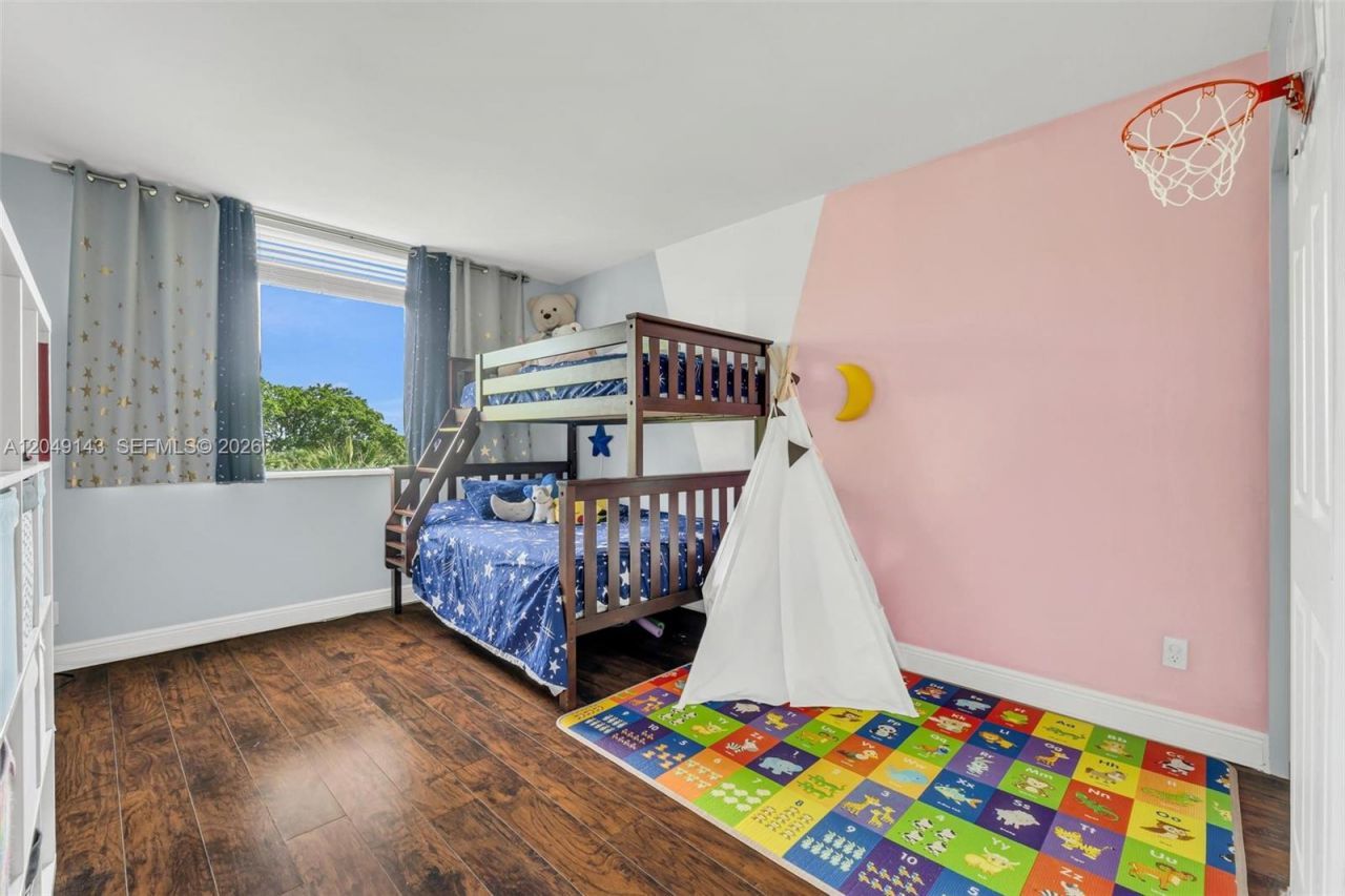 3800 Hillcrest Dr , Unit 422, Hollywood, FL 33021 Photo