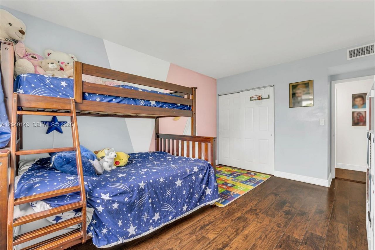 3800 Hillcrest Dr , Unit 422, Hollywood, FL 33021 Photo