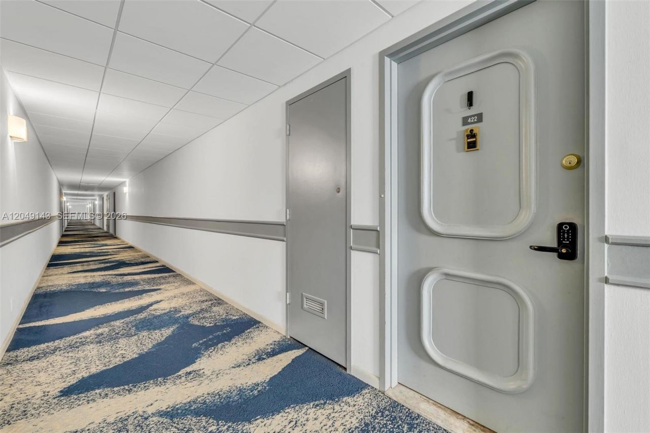 3800 Hillcrest Dr , Unit 422, Hollywood, FL 33021 Photo