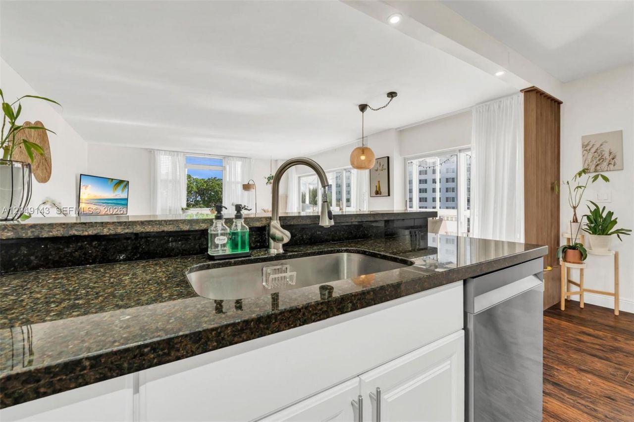 3800 Hillcrest Dr , Unit 422, Hollywood, FL 33021 Photo