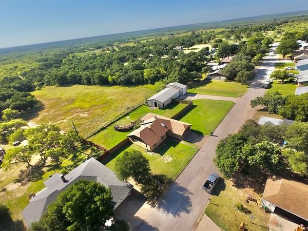 804 Foxhollow Road , Eastland, TX 76448
