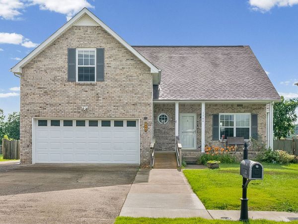 1544 Buchanon Dr, Clarksville, TN 37042