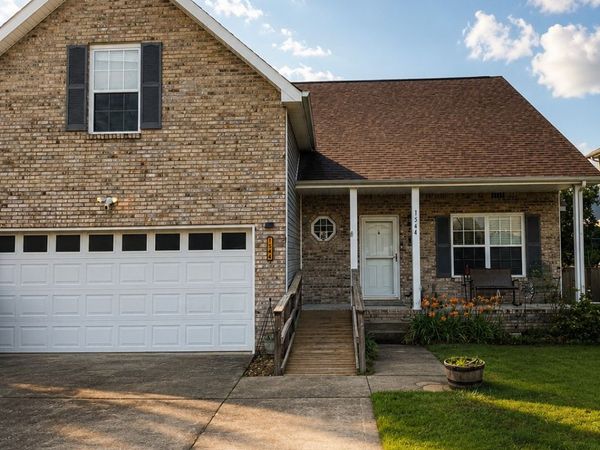 1544 Buchanon Dr , Clarksville, TN 37042