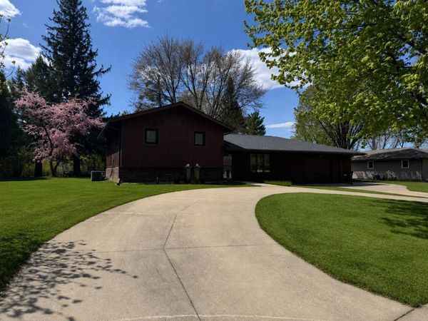 305 W 3rd Street, Riceville, IA 50466
