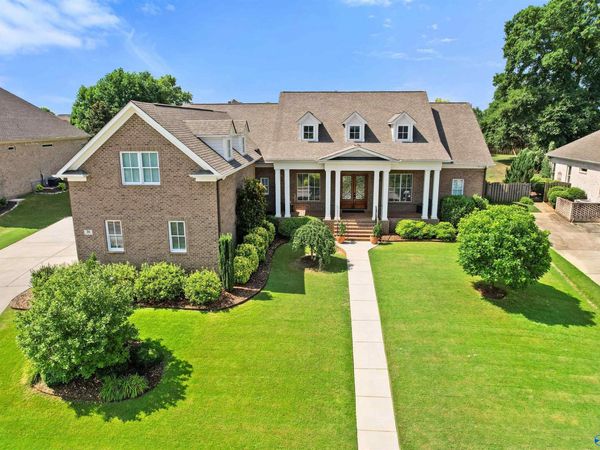 36 Lake Forest Blvd SW, Huntsville, AL 35824
