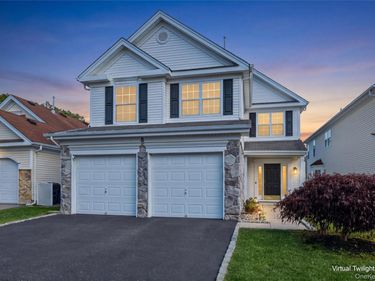 8 Jennifer Lane, Middle Island, NY 11953