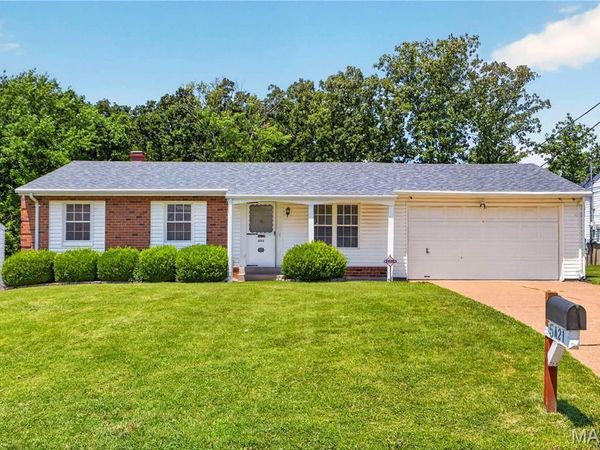 5421 Valleyside Lane, St Louis, MO 63128
