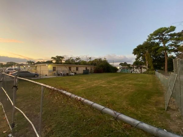 3021 W Flagler St , Miami, FL 33135