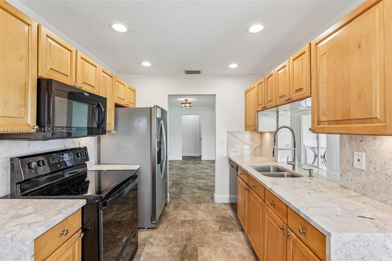 8855 NW 10th Pl , Plantation, FL 33322 Photo