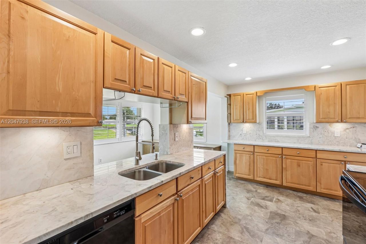 8855 NW 10th Pl , Plantation, FL 33322 Photo
