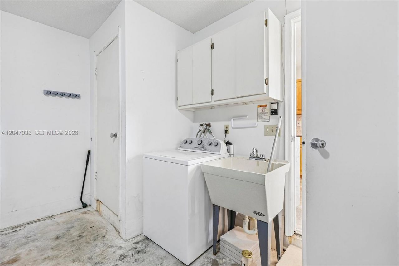 8855 NW 10th Pl , Plantation, FL 33322 Photo