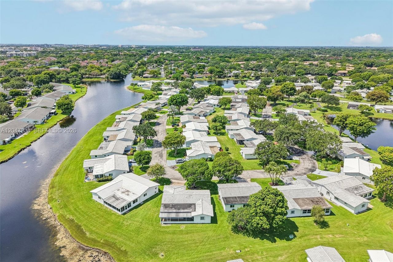 8855 NW 10th Pl , Plantation, FL 33322 Photo