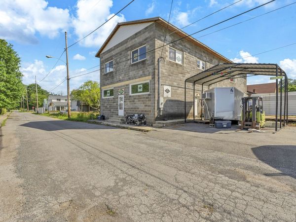 211 8th St, Rainelle, WV 25962