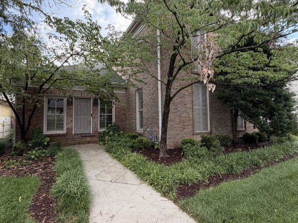 82 Concord Park W, Nashville, TN 37205