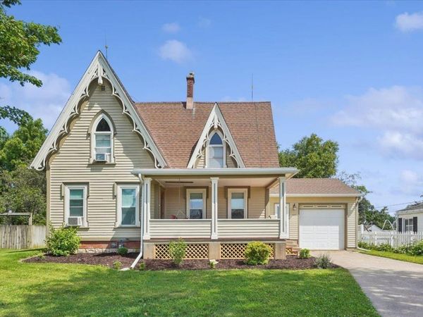 403 W Main Street, Waukon, IA 52172