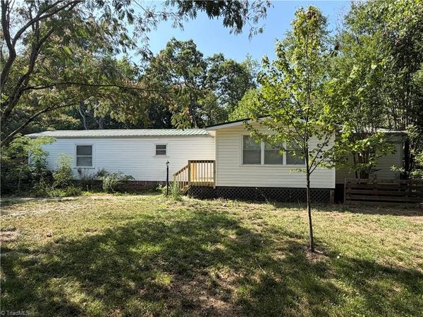 4509 Oakley Court , Walkertown, NC 27051