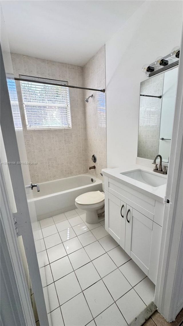 8337 NW 142nd St, Unit 8337, Miami Lakes, FL 33016 Photo