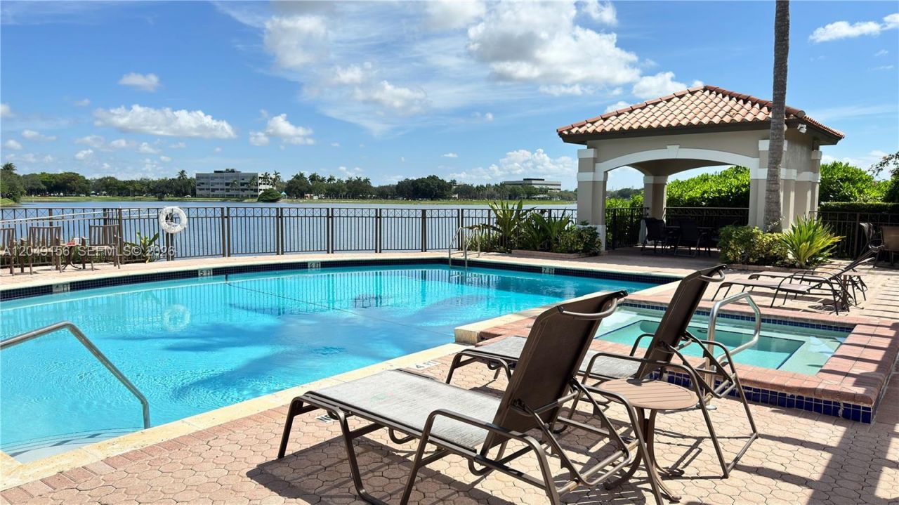 8337 NW 142nd St, Unit 8337, Miami Lakes, FL 33016 Photo