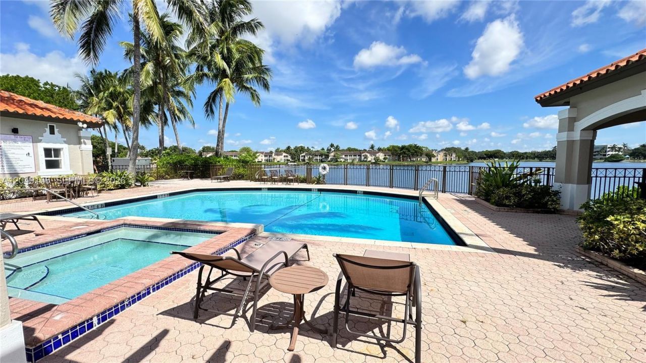 8337 NW 142nd St, Unit 8337, Miami Lakes, FL 33016 Photo